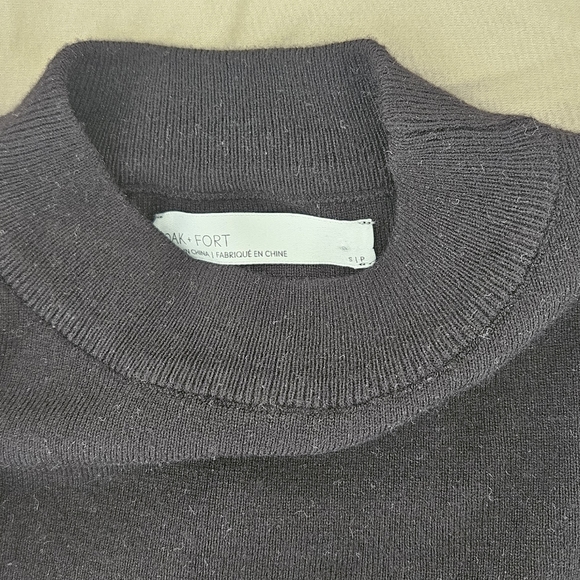 NWT Oak and Fort Black Crop top in size small - Picture 2 of 4